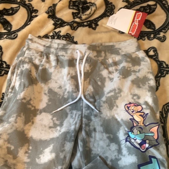 Tom and Jerry sweatpants NWT - Picture 5 of 8